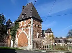 La maison du Bailly, à l'entrée du château.