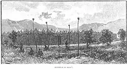 Boma (enceinte fortifiée) de M'Siri à Bunkeya. On voit les crânes d'ennemis vaincus fichés sur les perches et le sommet des palissades. Gravure de 1892.