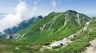 Vue du mont Minamikoma depuis le mont Akanagi.