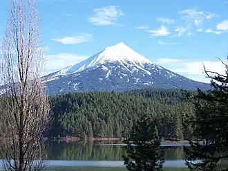 Mont McLoughlin depuis le Willow Lake.
