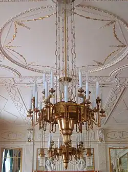 Lustre de style Art Nouveau (1910 env.) à la mairie de Prague, République tchèque.