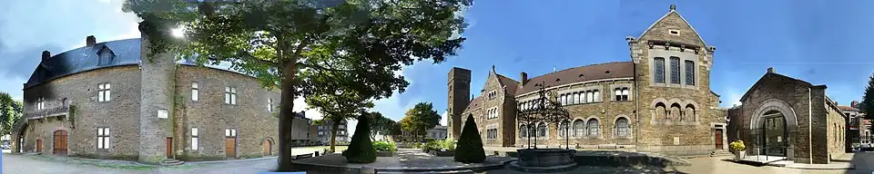 Vue panoramique du manoir Jean-V, du palais Dobrée et du jardin.