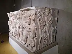 Sarcophage au triomphe de Dionysos, angle droit.