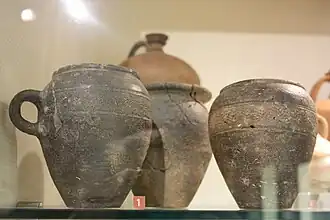 Céramiques dites black burnished découvertes à Frénouville, IVe&nbsp;siècle.