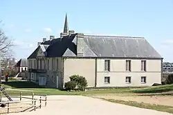 Palais des gouverneurs avec vue sur l'aile nouvelle bâtie en retour.