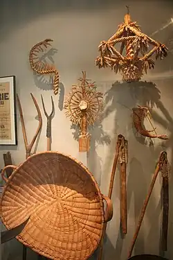 Vannerie et bouquet de moisson de Saint-Gilles-de-Crétot.
