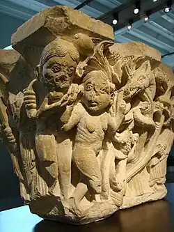 Chapiteau d'Adam et Eve, provenant du cloître de l'abbaye (fin XIIe&nbsp;siècle), Amiens, musée de Picardie.