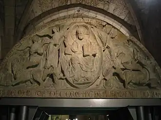 Le Christ en majesté, tympan de l'abbaye Saint-Bénigne (3e&nbsp;quart du XIIe&nbsp;siècle).