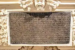 Inscription en latin.