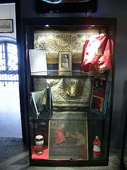 L'archevêque Maurice-Louis Dubourg a, au risque de sa vie, participé à la conservation des rouleaux de la Torah. Une exposition au musée de l'église Sainte-Madeleine rend hommage à cet acte.