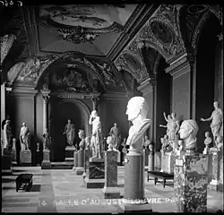 La salle des Empereurs au début du XXe&nbsp;siècle.