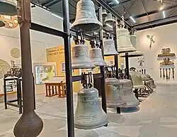 Cloches anciennes dans le musée Paccard