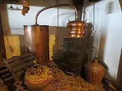 Alambic de bouilleur de cru.