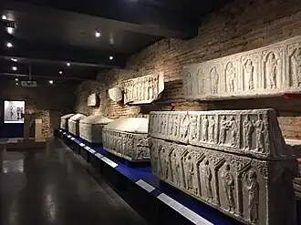 Sarcophages paléochrétiens au sous-sol.