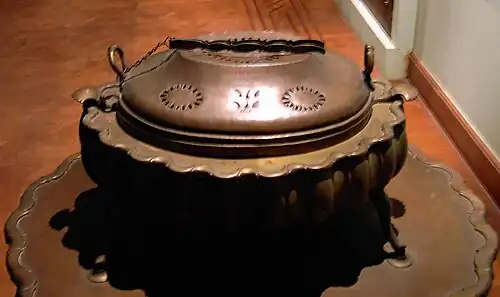 Brûleur décoré selon l'art islamique.