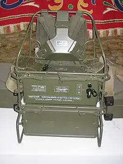 Support pour batteries et accessoires.