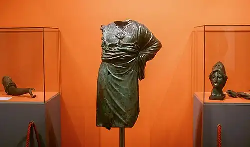 Présentation des éléments séparés, lors de la restauration de 2006.