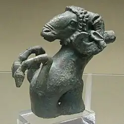 Protomé de bélier en bronze, peut-être un embout de timon de char, -520.