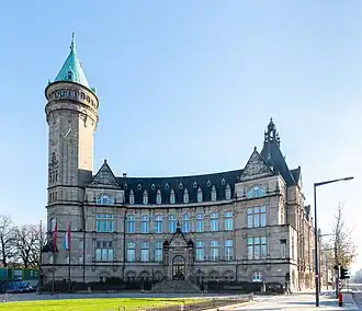 Le Spuerkeessgebai sur la place de Metz