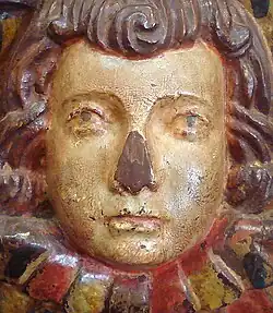 Photographie en couleur d'une sculpture religieuse.