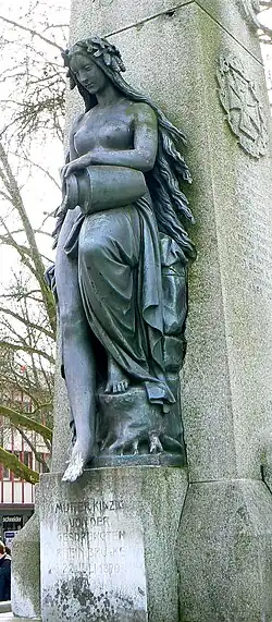 The hydria and the tree stump