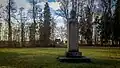 Monument en sa mémoire dans le parc du château de Muuga