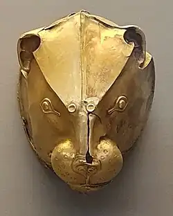 Rhyton en or à tête de lion&nbsp;(el). Tombe IV, NAMA 273, XVIe&nbsp;siècle&nbsp;av. J.-C.