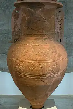 Pithos de Mykonos à décor imprimé, représentant la prise de Troie, v. 670 av. J.-C., musée archéologique de Mykonos.