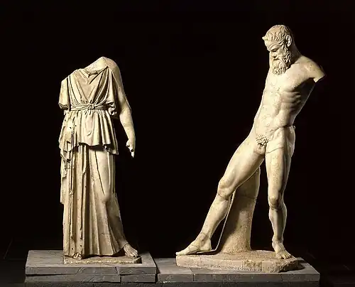 Marsyas, copie première moitié Ier&nbsp;siècle de notre ère et moulage en plâtre de l’« Athéna Lancellotti ». Musée grégorien profane