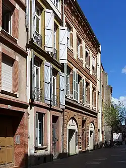no&nbsp;48 et 50 : façades des immeubles.