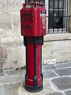 No&nbsp;7 : ancien avertisseur d'incendie.