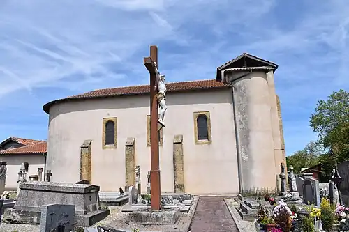 L'édifice vu depuis le cimetière adjacent.