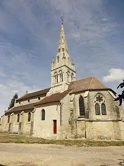 L'église Saint-Martin, vue depuis le sud-est.