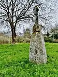 Le menhir christianisé de Kernalec.