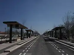 Quais et voie à guidage optique de la station Costières Parnasse.