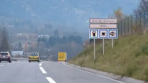 D46b Aire annexe sur route à chaussées séparées