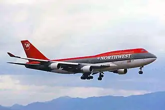 L'appareil impliqué dans l'incident (N661US), ici photographié à l'aéroport international du Kansai en janvier 1999.