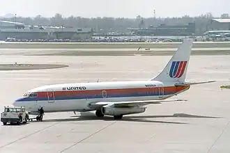 N999UA, le Boeing 737-200 de United Airlines impliqué dans l'accident, ici à l'aéroport international Stapleton en avril 1989.