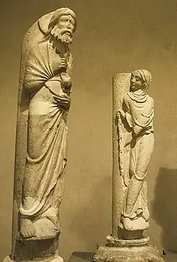 Statues colonnes du cloître.