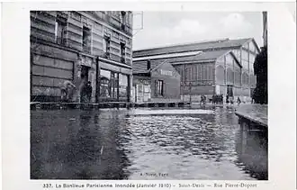 L'inondation dans le centre-ville pendant la crue de la Seine de 1910...