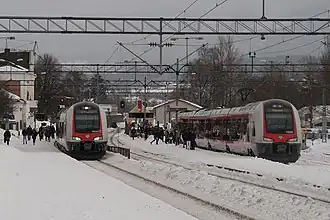 Deux trains de la L12 (2018).