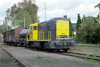 NS 2498 en livrée grise et jaune.