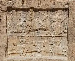 bas-relief représentant des affrontements entre cavaliers