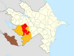 En marron, le Nakhichevan.En orange et rouge, les territoires contrôlés de facto par la république du Haut-Karabagh entre 1991 et 2021.En rouge, ceux qui étaient encore contrôlés par cette entité entre 2021 et 2023.