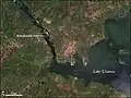 Image satellite montrant l'emplacement du barrage par rapport au lac Victoria.