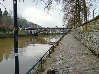 L'EV 5 en bord de Sambre: le quai des Joghiers (Namur)