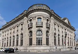 Rotonde d’angle et façades au croisement avec la rue Henri-Poincaré, en mai 2017.