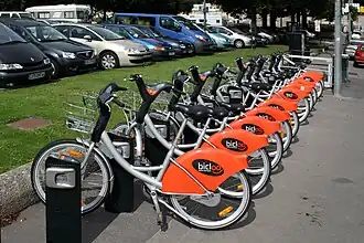 Station de Bicloo no 49, place Duchesse-Anne, à l'est du Château des ducs de Bretagne.