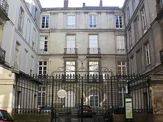 Immeuble sur cours Cambronne