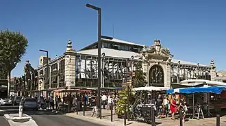 Les halles, façade cours Mirabeau.